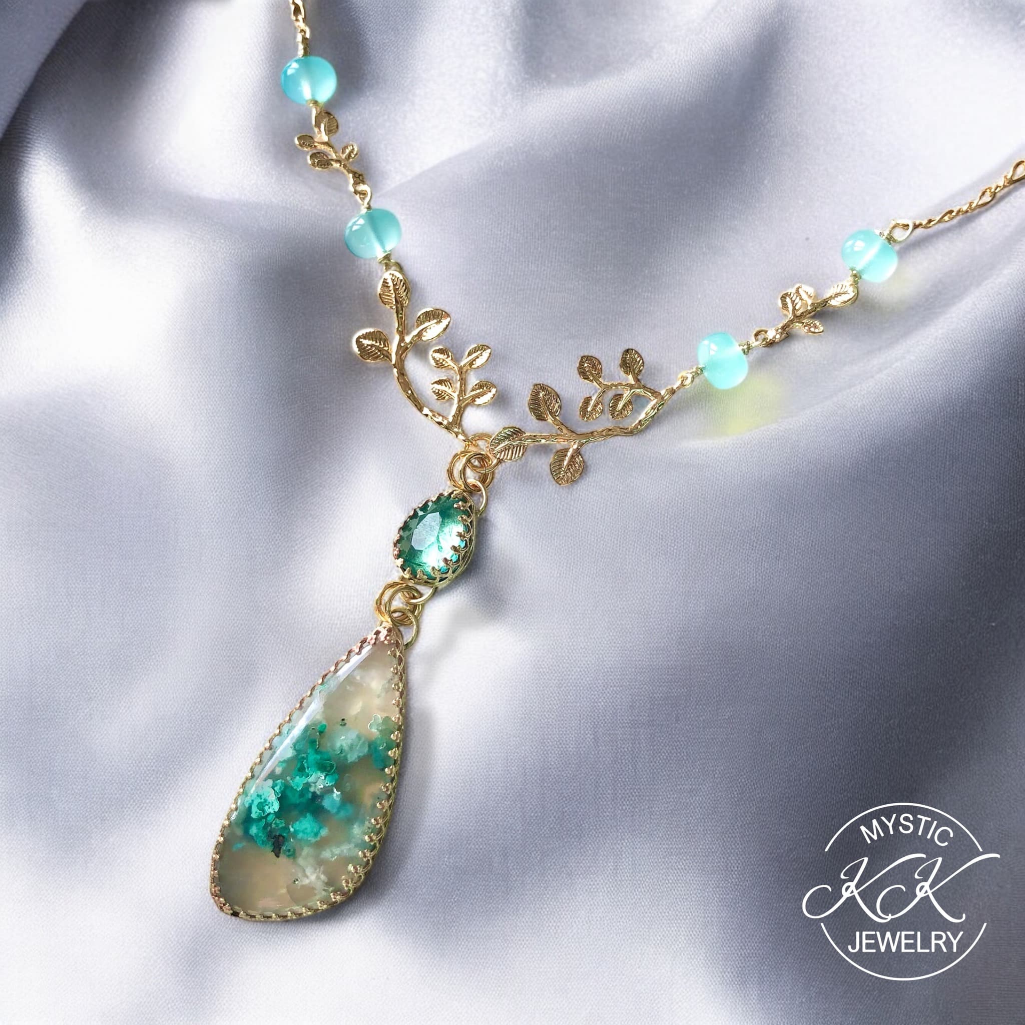 Queen of the Winterwood - Necklace