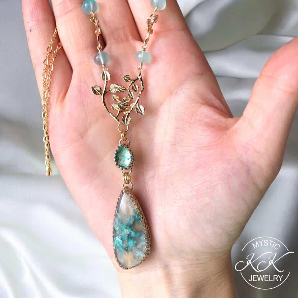 Queen of the Winterwood - Necklace - Image 2